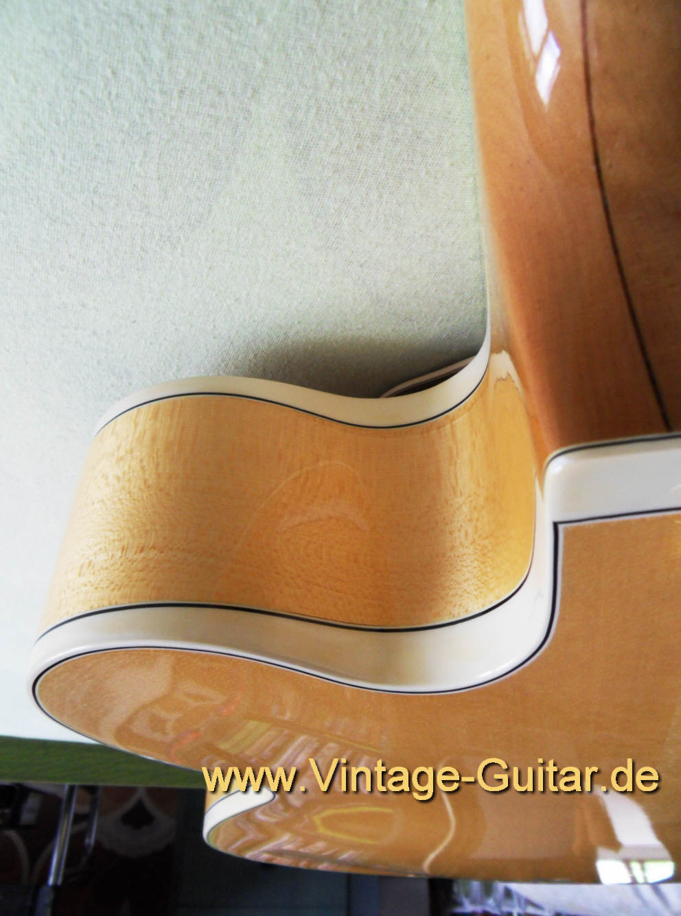 Gibson Johnny Smith 1976 neckjoint 2.jpg